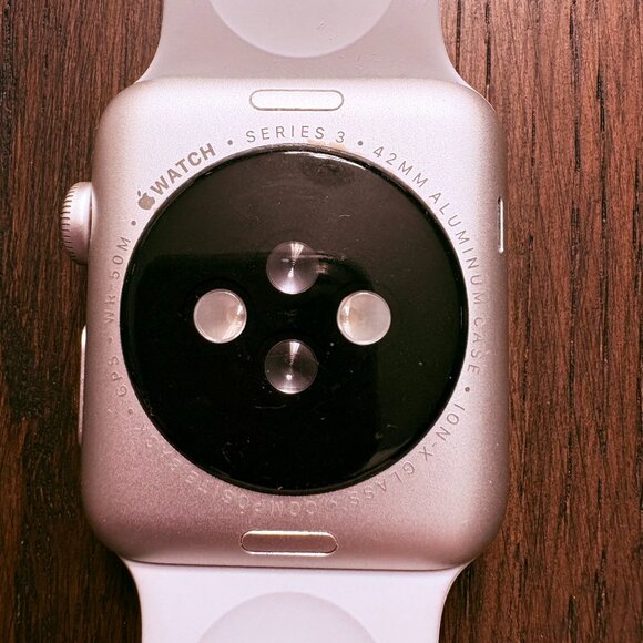 Apple Watch Series 3 (Aluminum Case | 42mm | Late 2017  Apple Watch Series 3 (2017) 42mm, aluminum